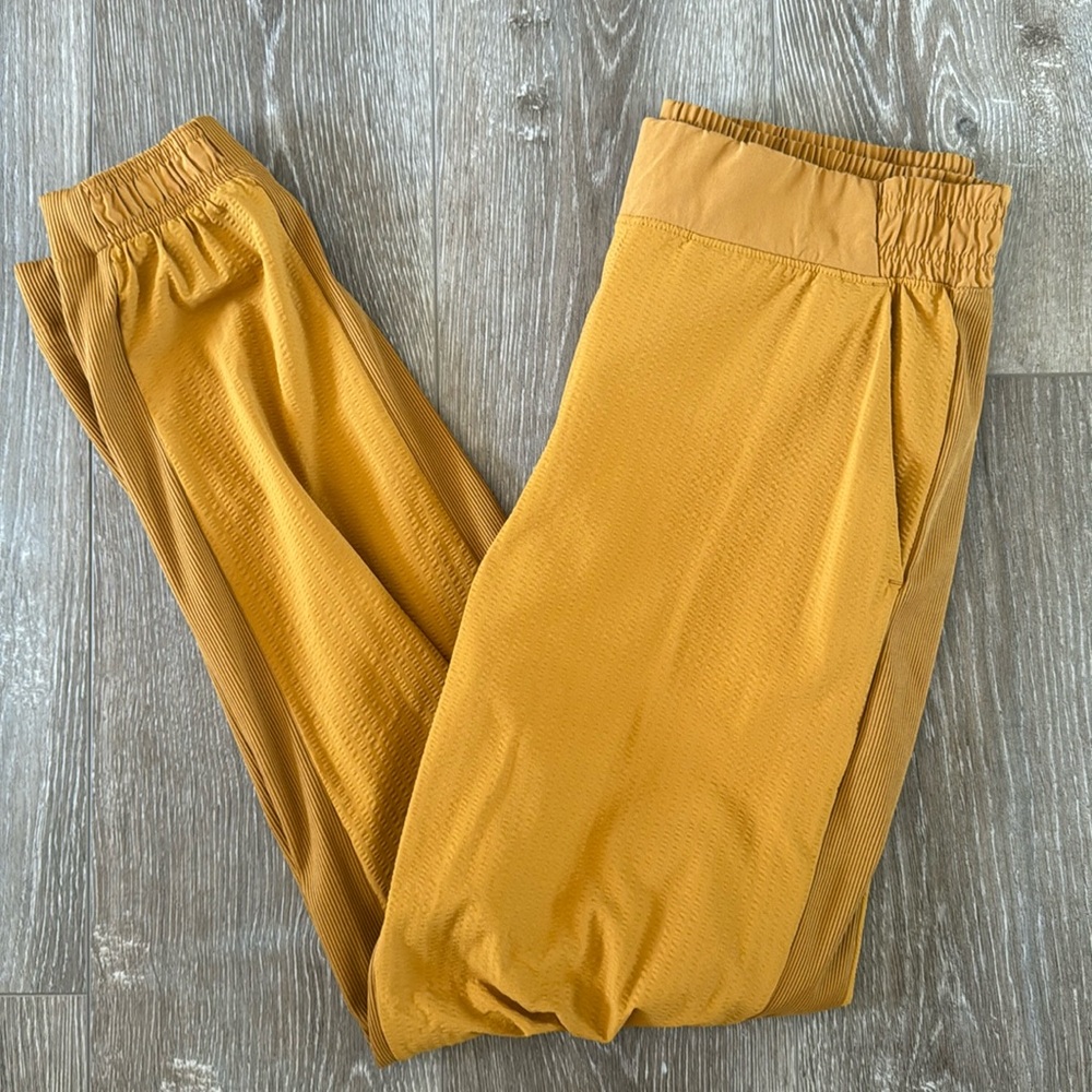 Athleta Textured Brooklyn Jogger Mustard Color Women Size 6